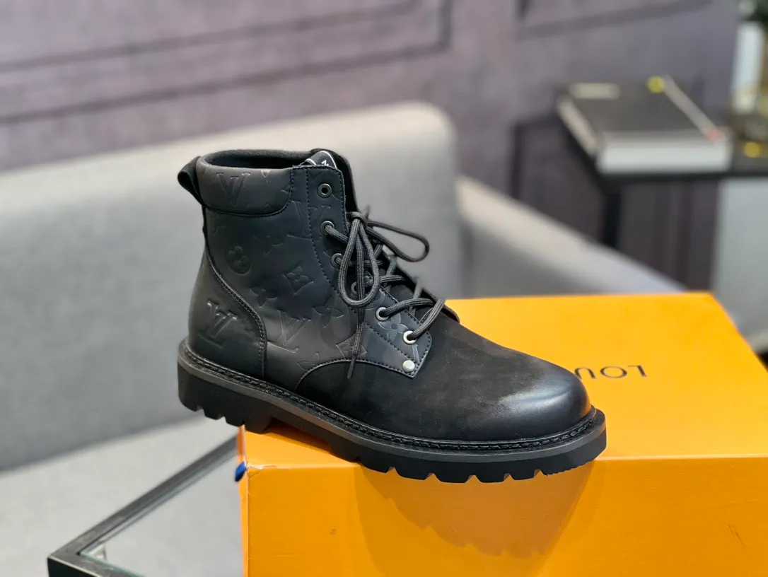 Men's shoes 💰900 L Home - the latest LV men's business casual boots, luxury and nobility are a must, all made of imported original first-layer cowhide, just to create a more comfortable wearing experience, ➕top imported water-dyed full cow lining, original high wear-resistant outsole! 👏👏 Size: Male 39-44; (38 45 46 customized)